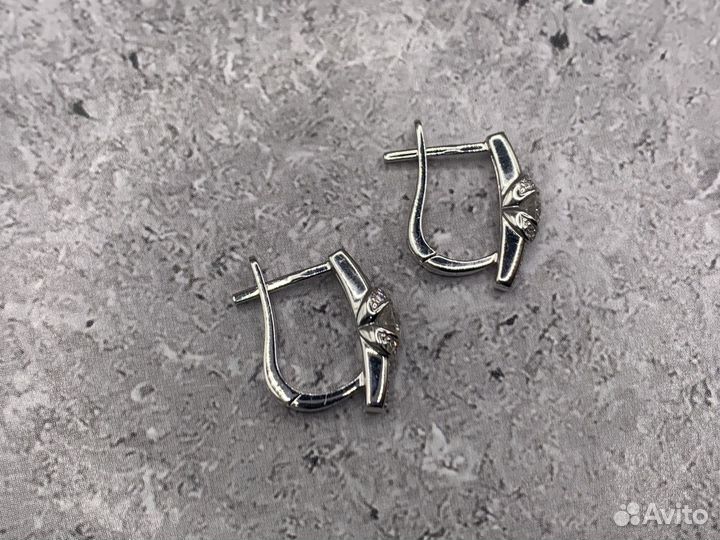 Новые золотые серьги с бриллиантами