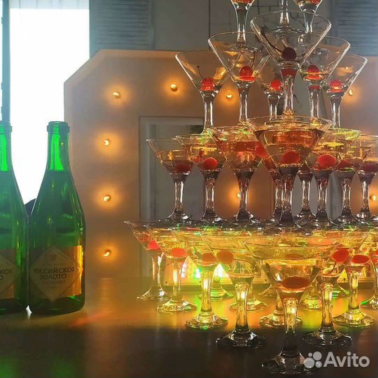 Пирамида из шампанского