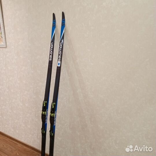 Продам лыжи salomon с креплениями fischer