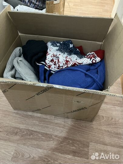 Мужские вещи в коробке