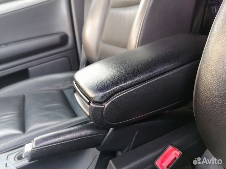 Продам подлокотник на ауди а4 в6