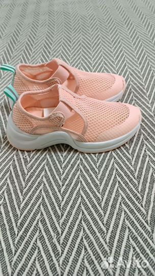 Кроссовки спортивные туфли