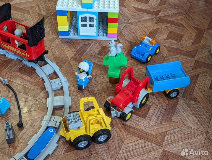 Комплект из семи наборов Lego duplo для малышей