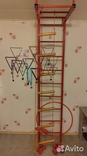 Шведская стенка с турником и брусьями