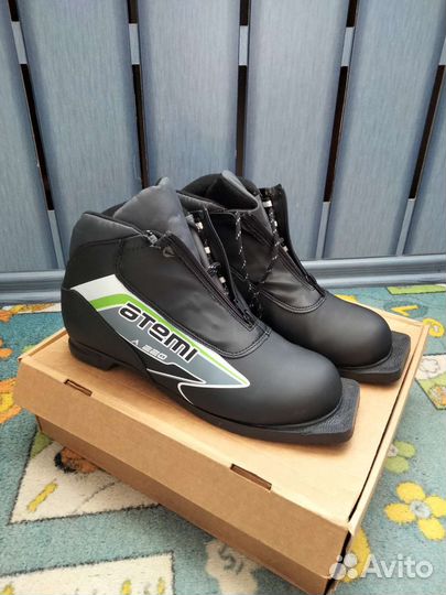 Лыжные ботинки