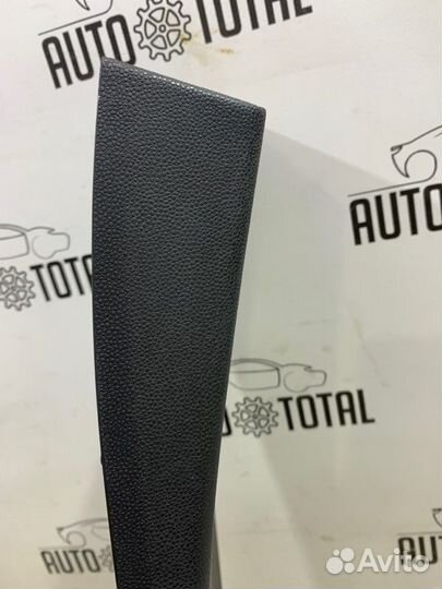 Накладка центральной стойки правая Opel Corsa D