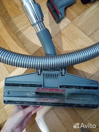 Пылесос с аквафильтром Vitek