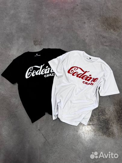 Пуховик, футболка и шапка hella