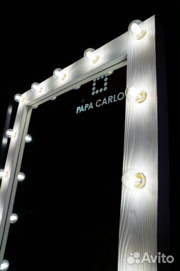 Гримерное зеркало с лампочками