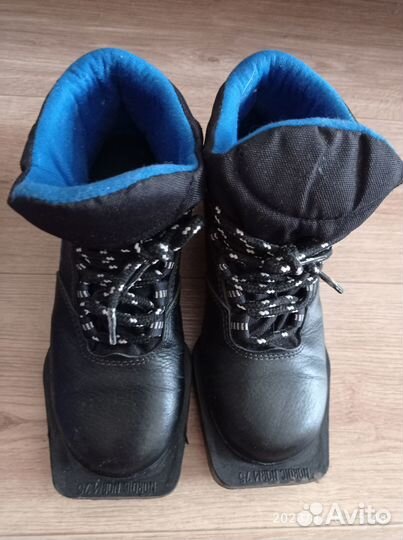 Лыжные ботинки детские 35 р