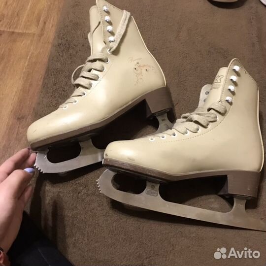 Продаются коньки