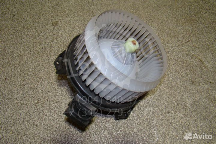 Моторчик печки Toyota Corolla (E180)