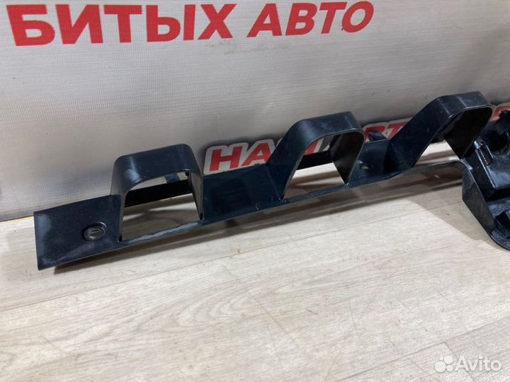 Крепление бампера заднее Ford Focus 3 хэтчбек 2012