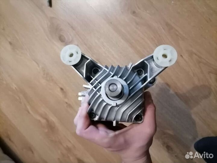 Двигатель от стиральной машины Bocsh Logixx 8