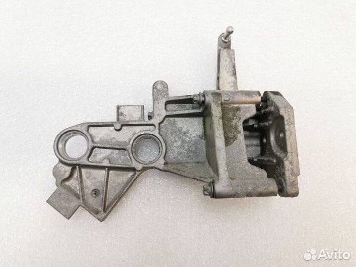 Кронштейн корпуса воздушного фильтра Mercedes-Benz