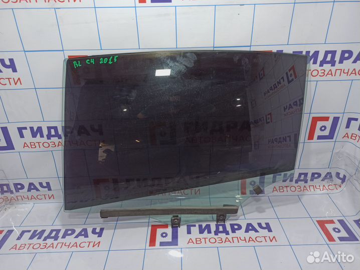 Стекло двери задней левой Citroen C 4 9801592580