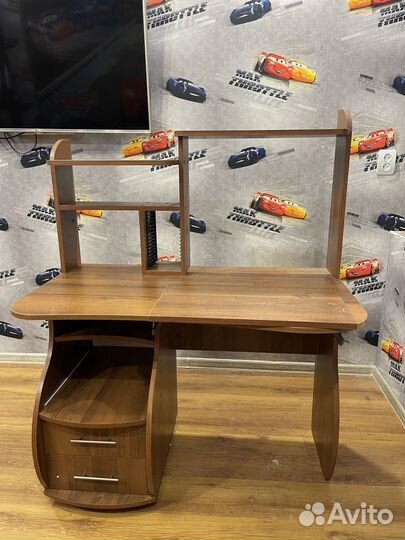 Компьютерный стол