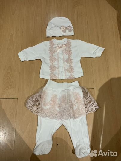 Комплект на выписку для девочки