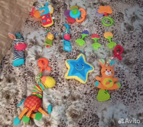 Продам погремушки и грызунки пакетом
