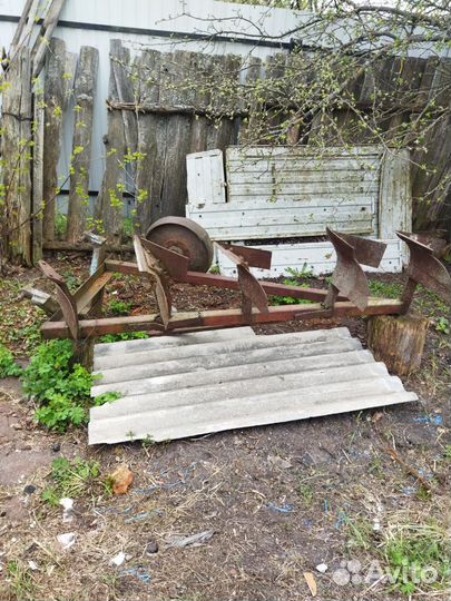 Плуг пятилемяховый на трактор