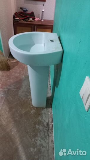 Раковина в ванную с тюльпаном