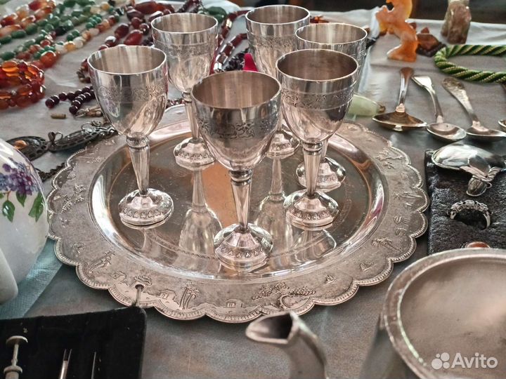 Рюмки на подносе серебро