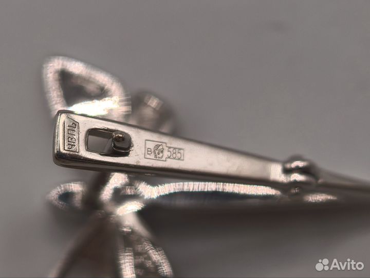 Золотые серьги с бриллиантами 585 пробы