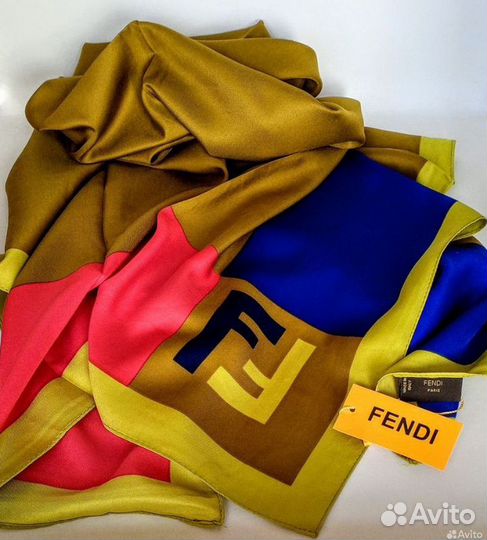 Платок Fendi оливковый, шелк 90х90 см. Новый