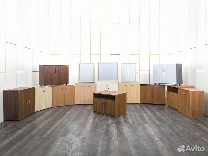 Тумба офисная для оргтехники с дверцами