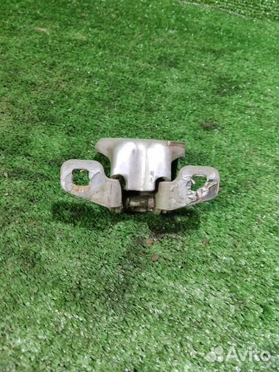 Петля двери Renault Logan