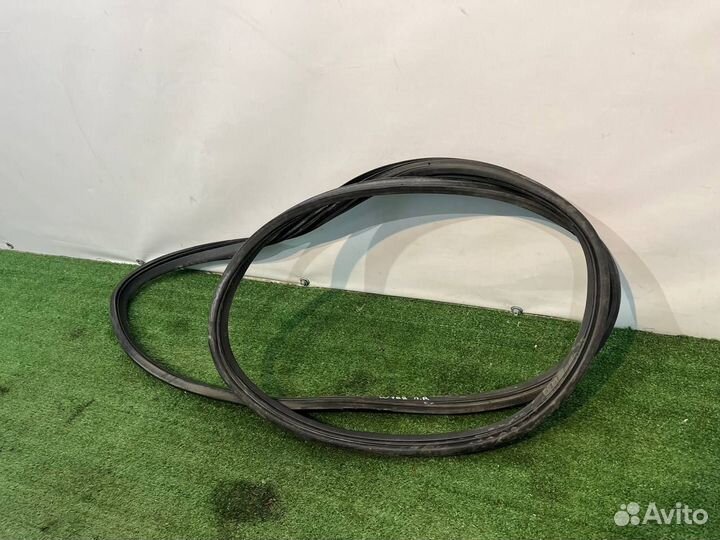 Уплотнитель двери передней правой Mercedes-Benz160750