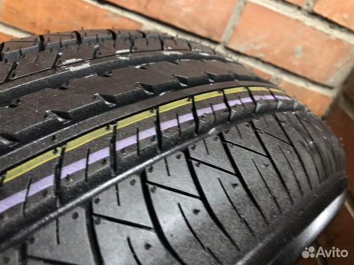 Yokohama BluEarth E70 215/60 R16