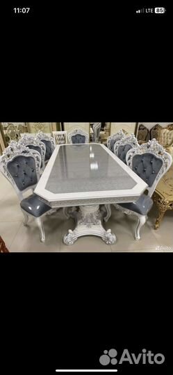 Стол и стулья