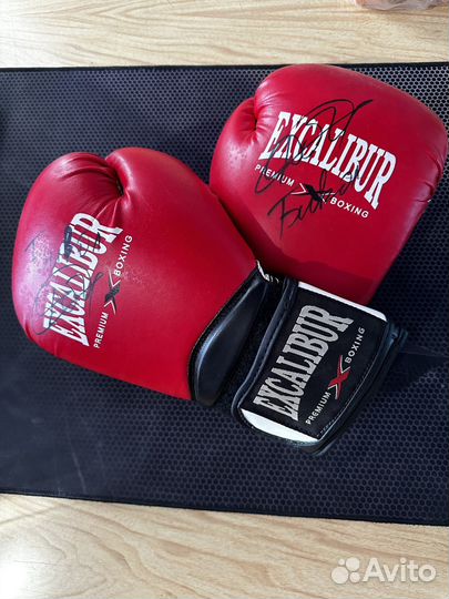 Боксерские перчатки
