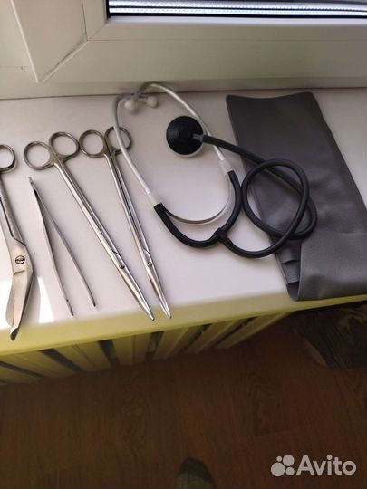 Медицинские ножницы, фонендоскоп