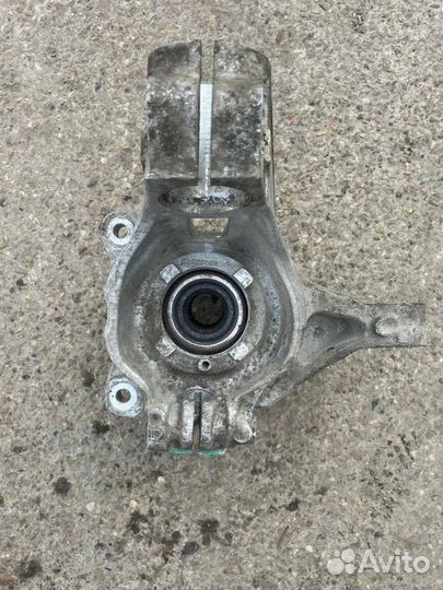 Кулак поворотный передний правый Discovery sport