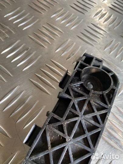 Крепление бампера переднее правое Lifan X60