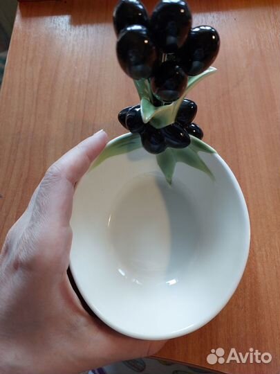 Блюдо и вилочки для оливок и маслин