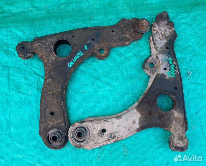 Рычаг Volkswagen Passat B3