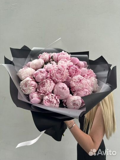 Букет из пионов