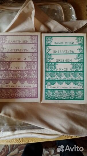 Книги огромное количество, разные