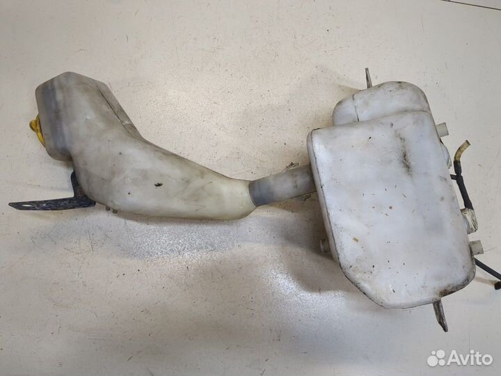 Бачок омывателя Nissan Elgrand, 1998