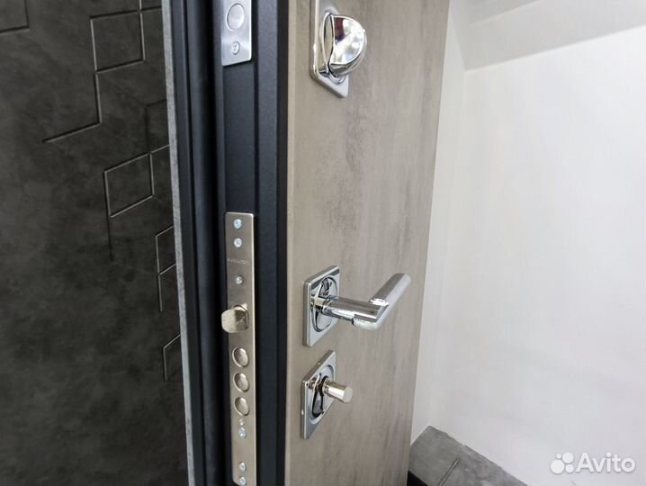 Дверь входная металлическая 