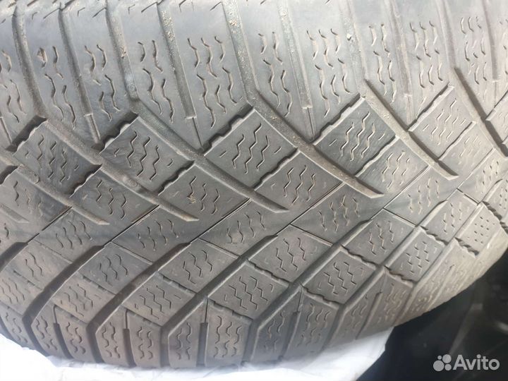 Continental ContiVikingContact 7 215/60 R17