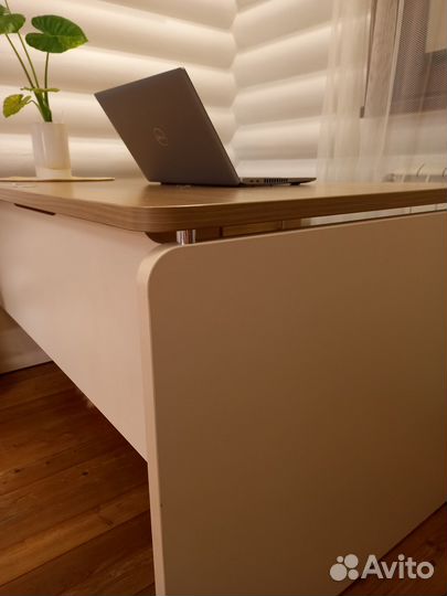 Стол для дома или офиса бу в идеальном состоянии