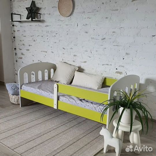 Кроватка детская с бортиком