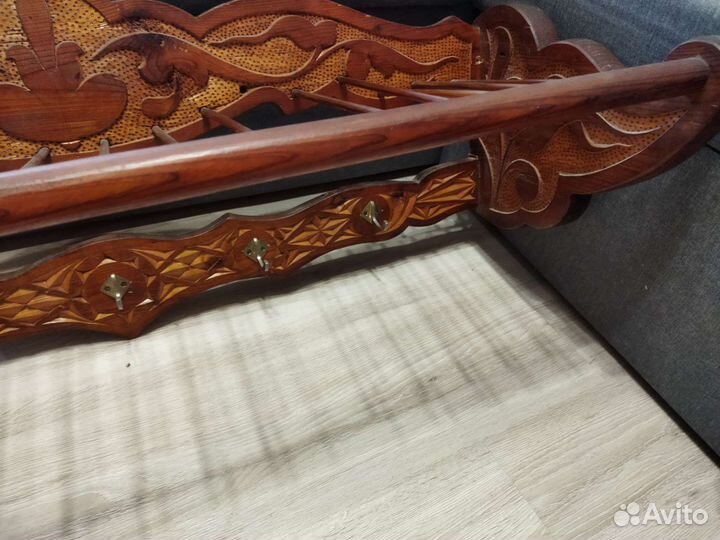 Вешалка настенная в прихожую