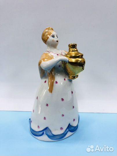 Статуэтка Девушка с самоваром Дулево