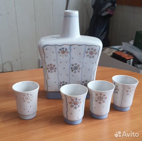 Штоф фарфоровый с 3 рюмками
