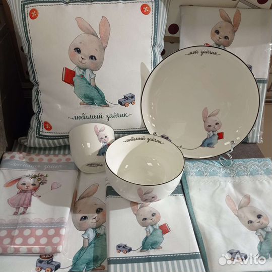 Декорированные подушки, фартуки для малышей